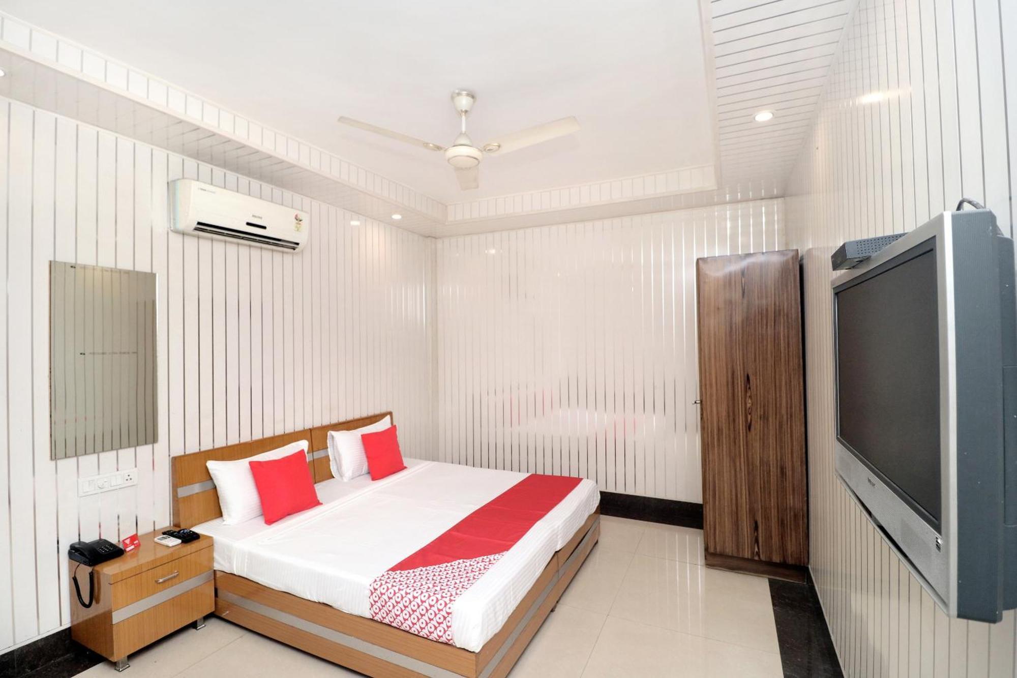 Hotel O Le Bon Ton Ludhiana Esterno foto